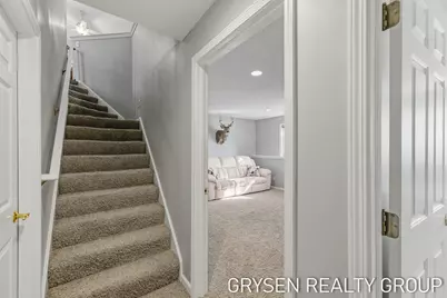 642 Clover Ridge Avenue NW, Grand Rapids, MI 49504 - Photo 24