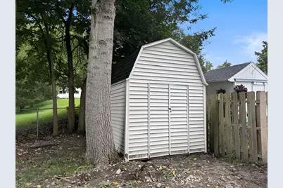 309 W Riverside Drive, Ionia, MI 48846 - Photo 4