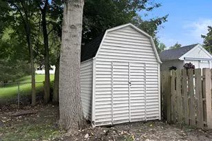 309 W Riverside Dr, Ionia, MI 48846 - Photo 4