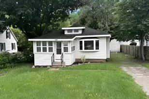 309 W Riverside Dr, Ionia, MI 48846 - Photo 2