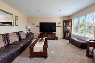 39244 Canterbury Dr, Harrison Township, MI 48045 - Photo 14