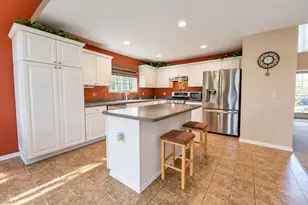 39244 Canterbury Dr, Harrison Township, MI 48045 - Photo 6