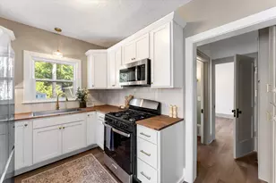 424 Van Raalte Ave, Holland, MI 49423 - Photo 8