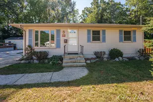 960 Walcott St SW, Wyoming, MI 49509 - Photo 1