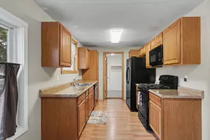 32 Liberty St, Coldwater, MI 49036 - Photo 2