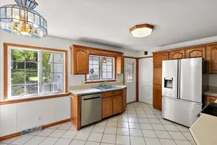 84 E Hickory Rd, Battle Creek, MI 49017 - Photo 10