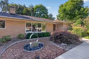 1325 Austscot Dr, Jackson, MI 49203 - Photo 2