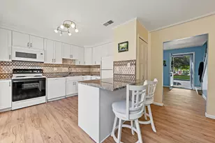 905 Medford Ct, Rochester Hills, MI 48307 - Photo 4