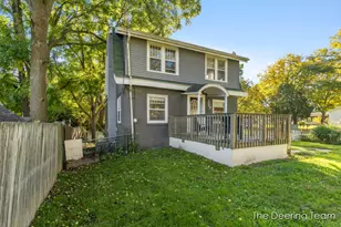1621 Southampton Dr SE, Grand Rapids, MI 49508 - Photo 2