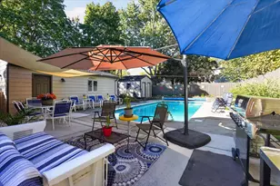 2009 Darby Dr, Lansing, MI 48906 - Photo 40