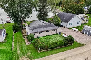 413 Sunnyshore Dr, Coldwater, MI 49036 - Photo 14