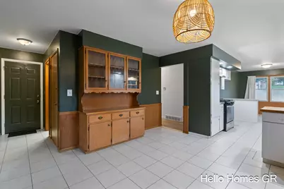 1135 Carrier Creek Boulevard NE, Grand Rapids, MI 49503 - Photo 10