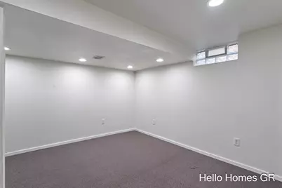 1135 Carrier Creek Boulevard NE, Grand Rapids, MI 49503 - Photo 32
