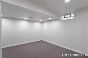 1135 Carrier Creek Blvd NE, Grand Rapids, MI 49503 - Photo 32