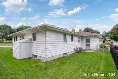 1135 Carrier Creek Boulevard NE, Grand Rapids, MI 49503 - Photo 38