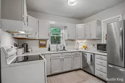 1026 Hollywood Street NE, Grand Rapids, MI 49505 - Photo 10