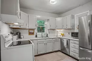 1026 Hollywood St NE, Grand Rapids, MI 49505 - Photo 10