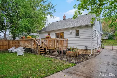 1026 Hollywood Street NE, Grand Rapids, MI 49505 - Photo 22