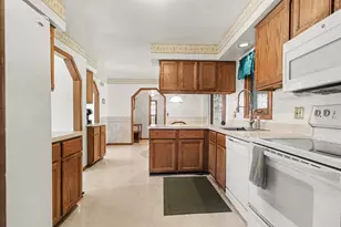 37885 Margareta Dr, Livonia, MI 48152 - Photo 8