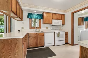 37885 Margareta Dr, Livonia, MI 48152 - Photo 10