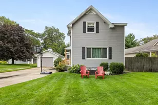 634 Burke Ave NE, Grand Rapids, MI 49503 - Photo 2