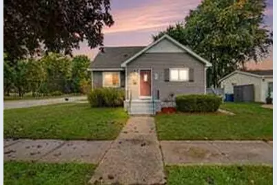 601 W 2nd Street, Ludington, MI 49431 - Photo 2