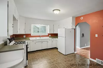 601 W 2nd Street, Ludington, MI 49431 - Photo 14