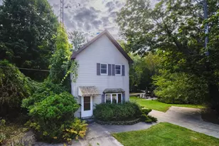 537 2nd St, Manistee, MI 49660 - Photo 2