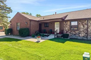 11840 Lexington Dr, South Lyon, MI 48178 - Photo 2