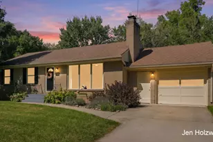 725 Parkway Dr NE, Grand Rapids, MI 49525 - Photo 38