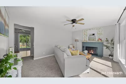 725 Parkway Drive NE, Grand Rapids, MI 49525 - Photo 2