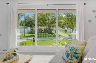 725 Parkway Dr NE, Grand Rapids, MI 49525 - Photo 14