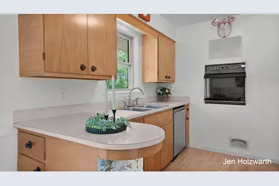 725 Parkway Drive NE, Grand Rapids, MI 49525 - Photo 24