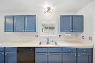 36457 Black Oak Dr, Westland, MI 48185 - Photo 12