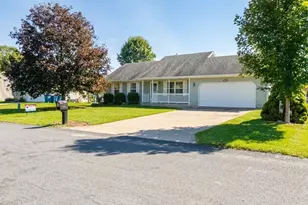 3015 Mandarin Grove Ln, Kalamazoo, MI 49004 - Photo 2