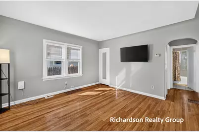 1055 NE Crescent Street NE, Grand Rapids, MI 49503 - Photo 8
