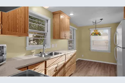 11 W McKinley Avenue, Zeeland, MI 49464 - Photo 10