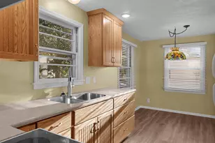 11 W McKinley Ave, Zeeland, MI 49464 - Photo 10
