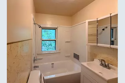 781 E High Street, Benton Harbor, MI 49022 - Photo 22