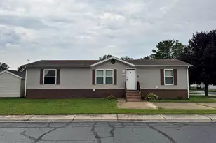 421 Cheyenne River Dr, Adrian, MI 49221 - Photo 2