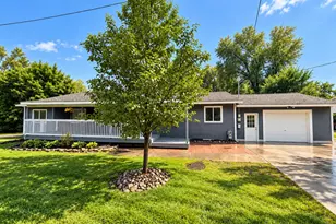 729 Jay St, Belding, MI 48809 - Photo 2