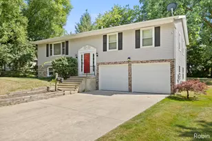 2210 Skyline Dr NW, Grand Rapids, MI 49504 - Photo 2