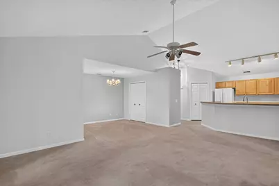 743 W Barrington Circle, Jackson, MI 49203 - Photo 6