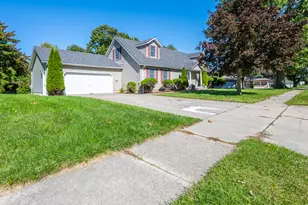 505 Highland Ave, Saint Joseph, MI 49085 - Photo 2