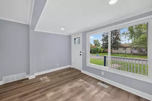 33550 Beechwood St, Westland, MI 48185 - Photo 8