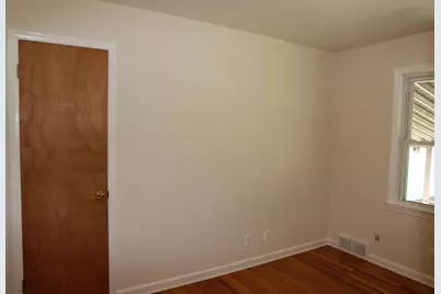 23541 Meadowlark Avenue, Oak Park, MI 48237 - Photo 10