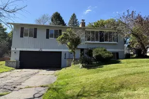 2536 Tricia Dr, Jackson, MI 49201 - Photo 1