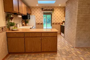 1637 Grove Ave, Benton Harbor, MI 49022 - Photo 6