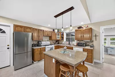 913 E High Street, Greenville, MI 48838 - Photo 2