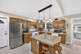 913 E High St, Greenville, MI 48838 - Photo 2